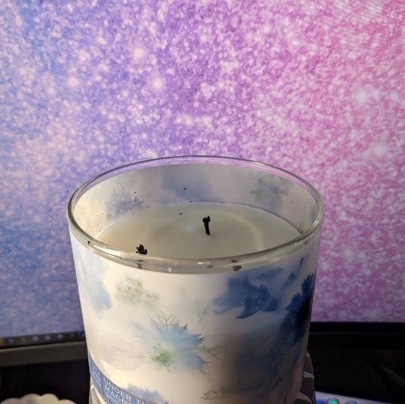 B&BW Under the Magnolia Tree 3-Wick Candle - Picture 2 of 2